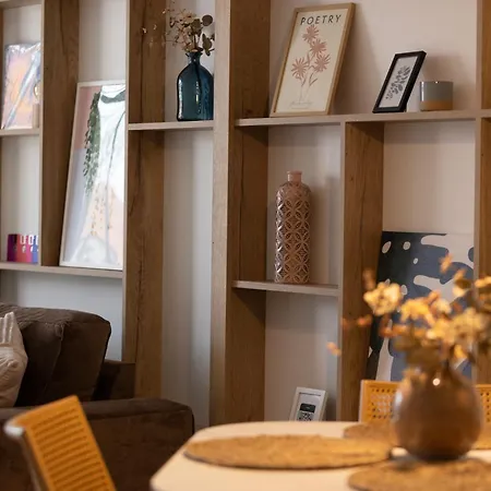 Liri's Premium アパート